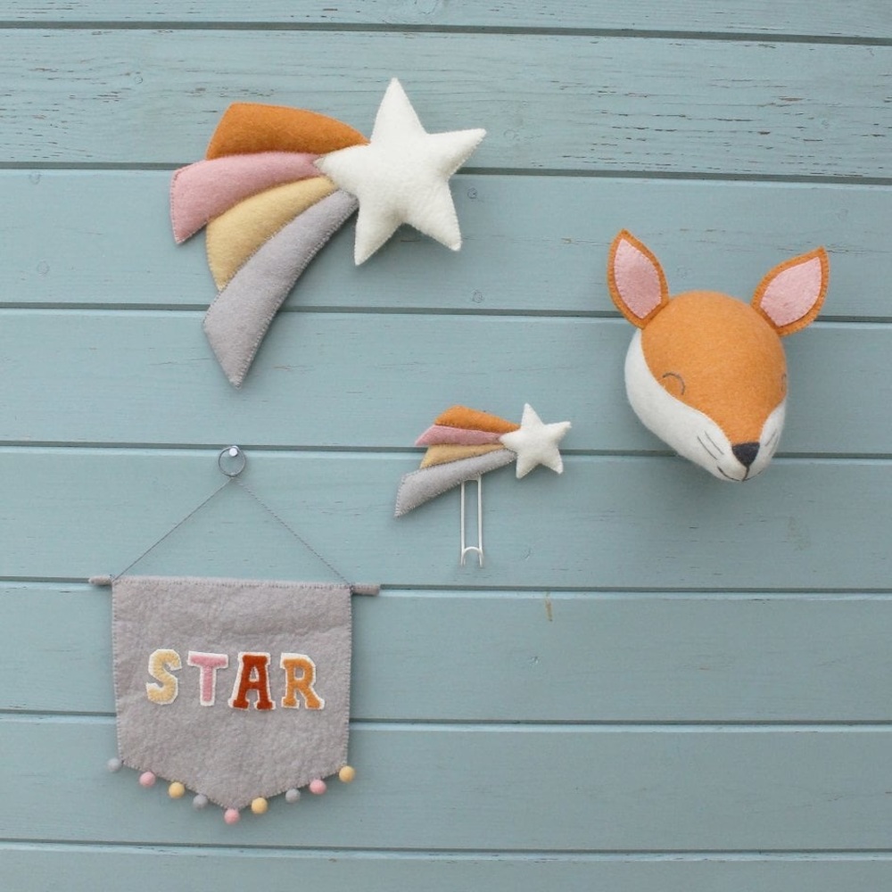 (NWT) Fiona Walker England - Organic Wool Shooting Star Wall Decor - Pastel